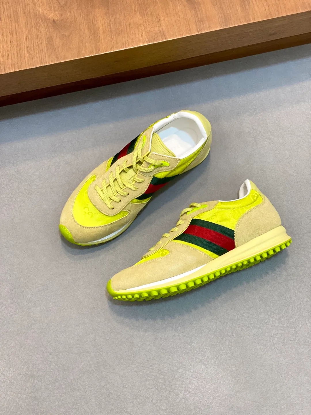 Men's shoes 💰660 [Gucci] Gucci - high-end quality original order 👩🏻‍❤️‍👨🏻 couple wear 🔍🔍🔍 casual sports shoes - upper: 🔝 suede calfskin, shoe body brand totem cloth. brand webbing, tongue. heel. air pressure brand logo - lining: water-dyed sheepskin -Outsole: ultra-light TPU foam·TR rubber; two-color molded outsole -Ultra-high quality control·fine workmanship: highlighted (high-end·exquisite·class) -Size: same style for men and women 36-44 (female 35, 40, male 45, 46 can be customized)·